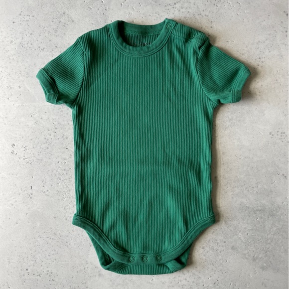 EUC Fin & Vince Set primary onesie & pleated skirt size 12-18 mos - Picture 3 of 7